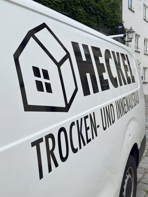 Transporter mit Beschriftung Heckel