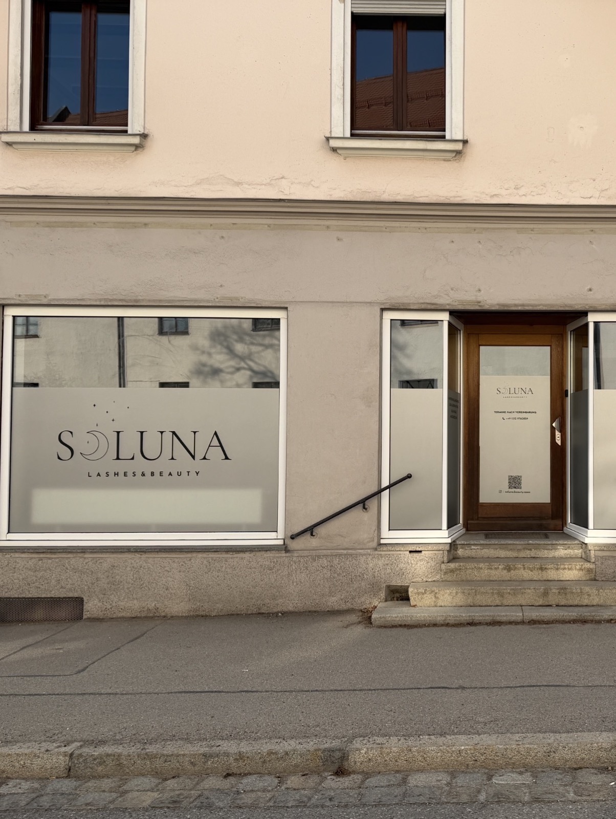 Beschrifteter Eingangsbereich Soluna