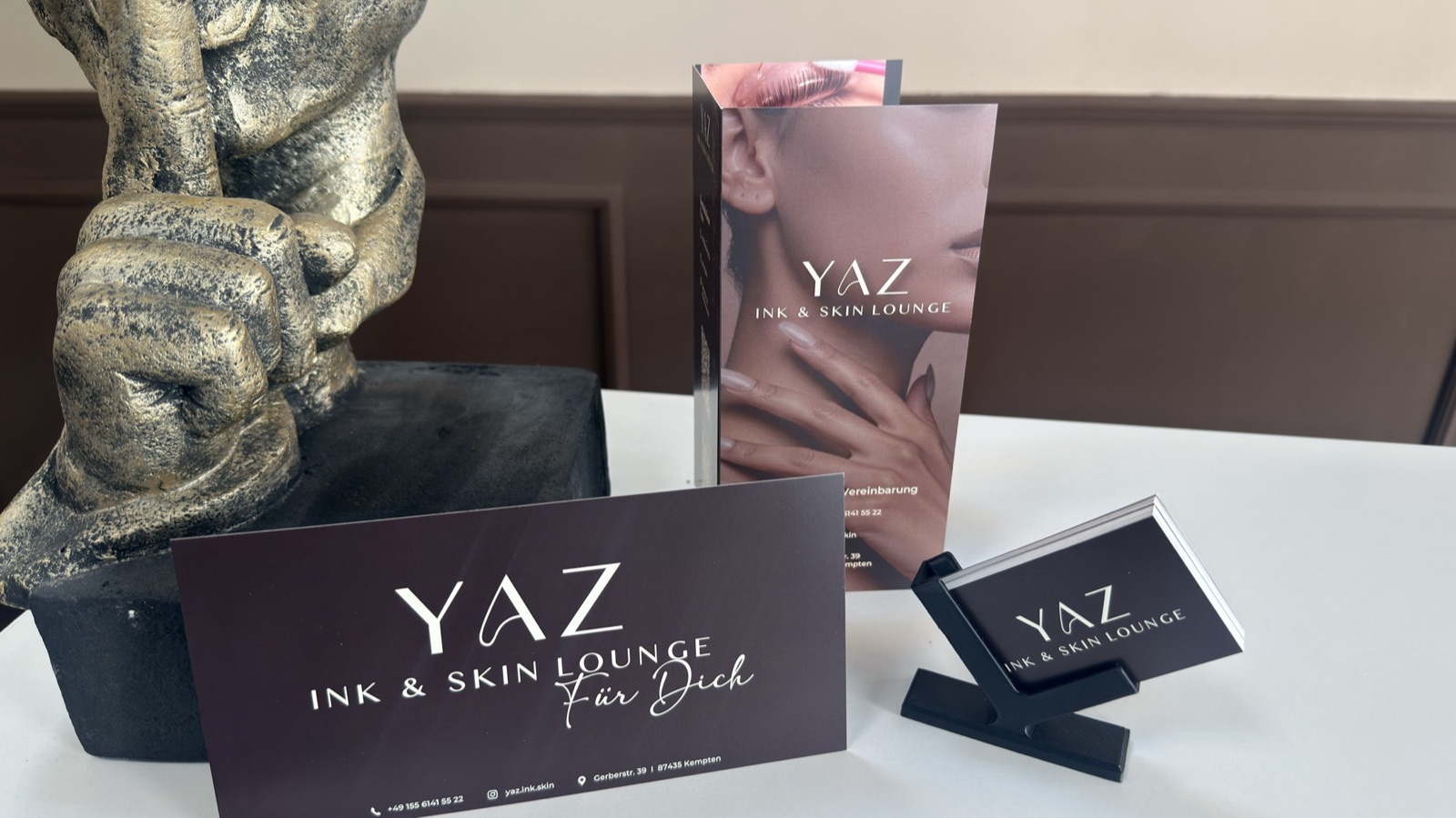 Gestaltete Karten und Plakat für YAZ Skin Lounge