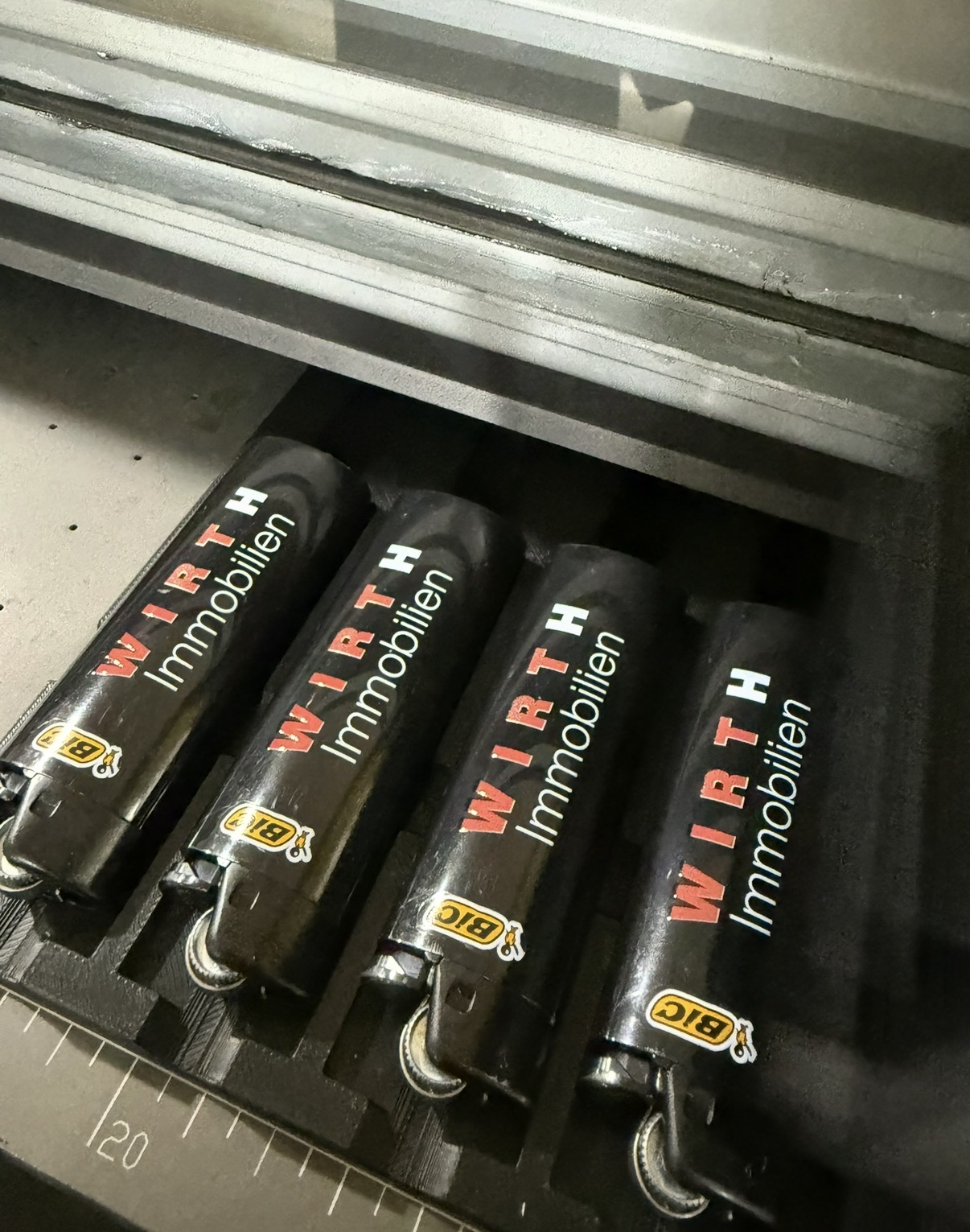 Bedruckte Trinkflaschen im Koffer
